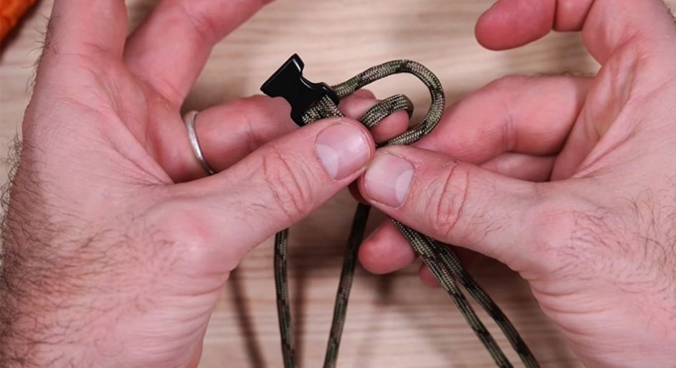 Evde Boş Zamanlarını Değerlendir: Paracord Bileklik Yapımı